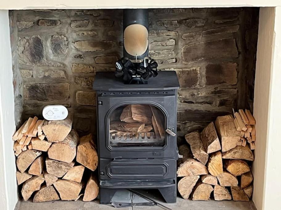 Steeple View - A Two Bedroom 18Th Century Cottage. Leeds  Extérieur photo