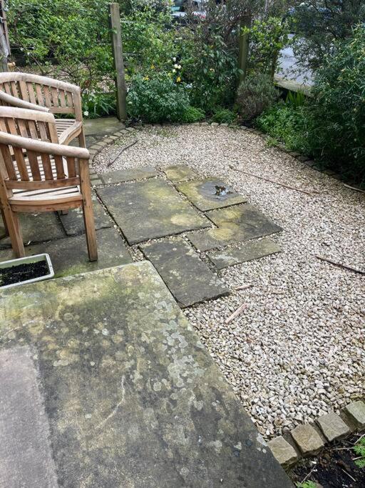 Steeple View - A Two Bedroom 18Th Century Cottage. Leeds  Extérieur photo