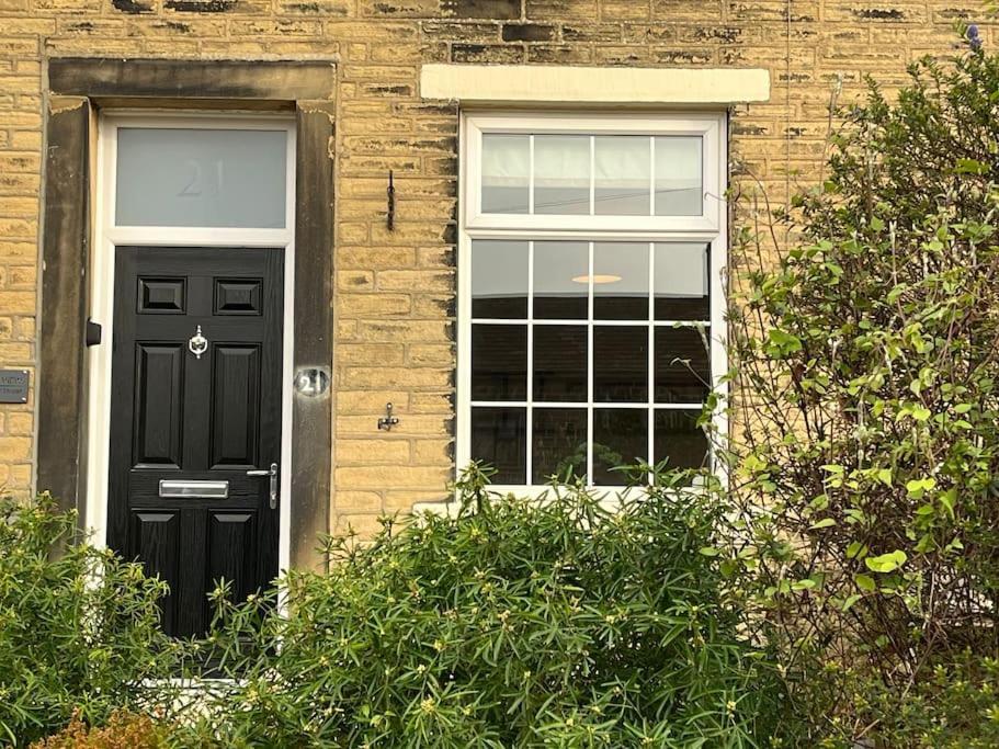 Steeple View - A Two Bedroom 18Th Century Cottage. Leeds  Extérieur photo